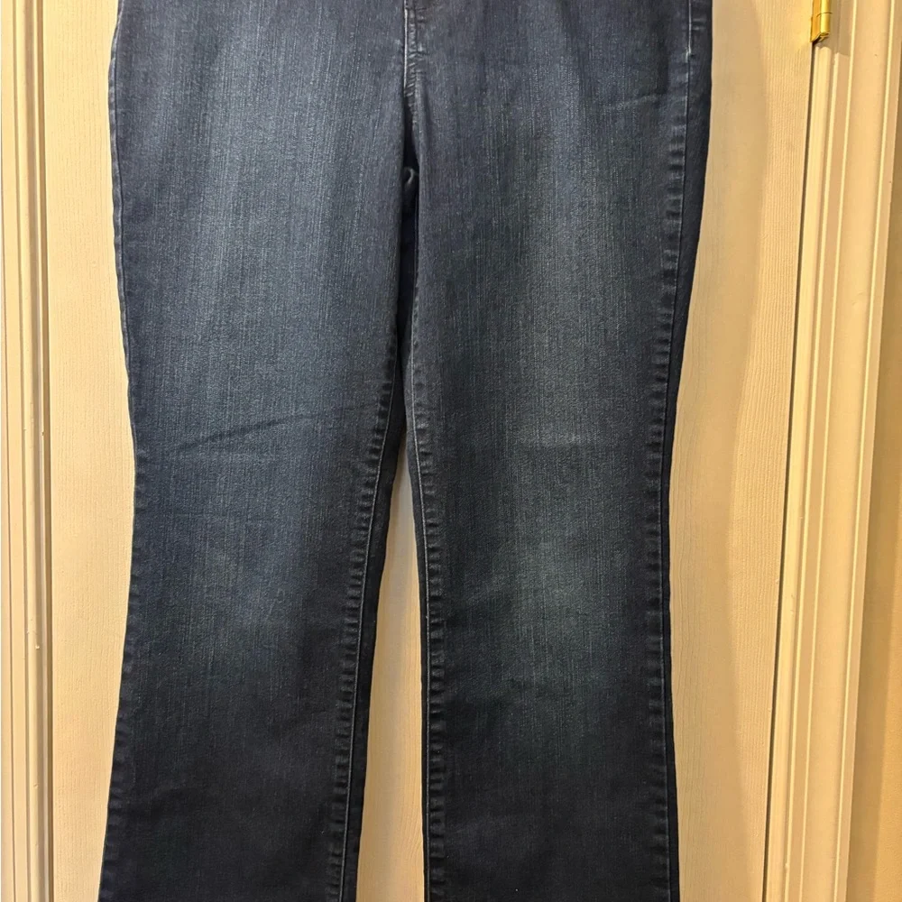 Gloria Vanderbilt Jordyn jeans size 10 average - Picture 3 of 4